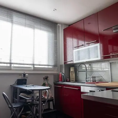 Charming And Spacious With Balcony Views Apartament *