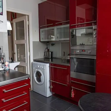 Charming And Spacious With Balcony Views Apartment *
