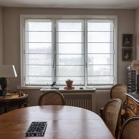 Apartment Charming And Spacious With Balcony Views