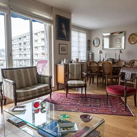 Apartament Charming And Spacious With Balcony Views *