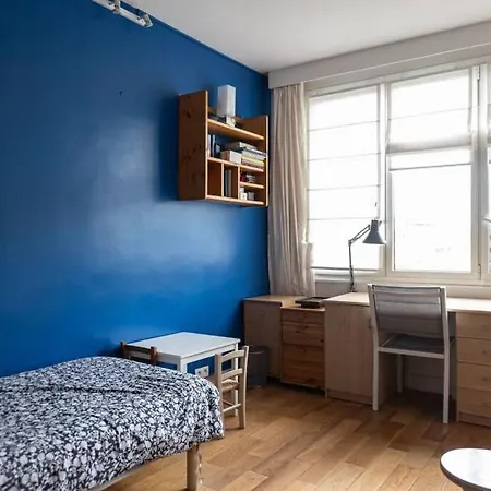 Charming And Spacious With Balcony Views *