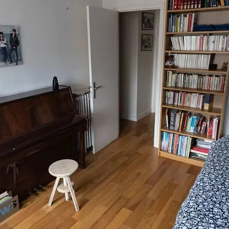 Charming And Spacious With Balcony Views *