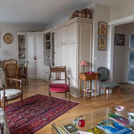 Charming And Spacious With Balcony Views Apartment *