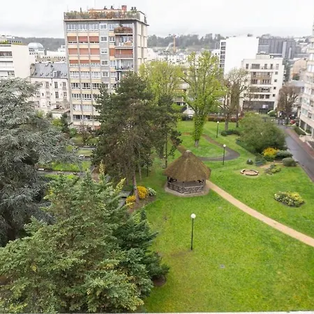 Charming And Spacious With Balcony Views
